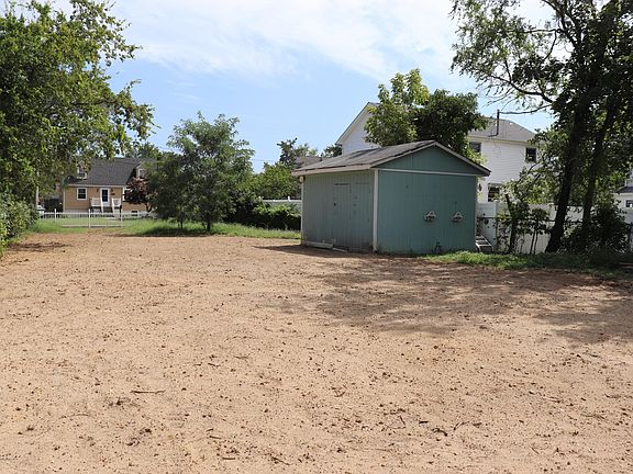 4th image of 143 Wilson Ave