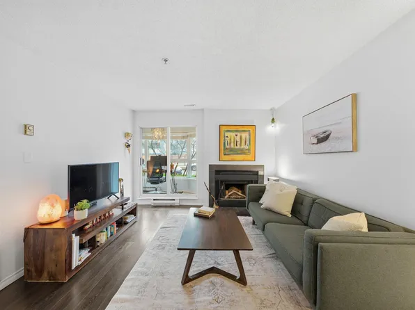 555 E 8th Ave #203, Vancouver, BC V5T 1S9