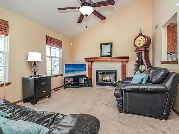 5th image of 3018 SW Shadow Brook Dr