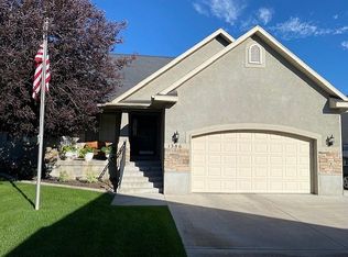 1386 S Avalon Dr, Springville, UT 84663