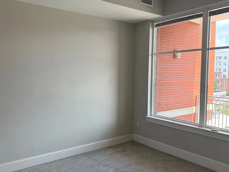 400 W North St #634 — Photo 4