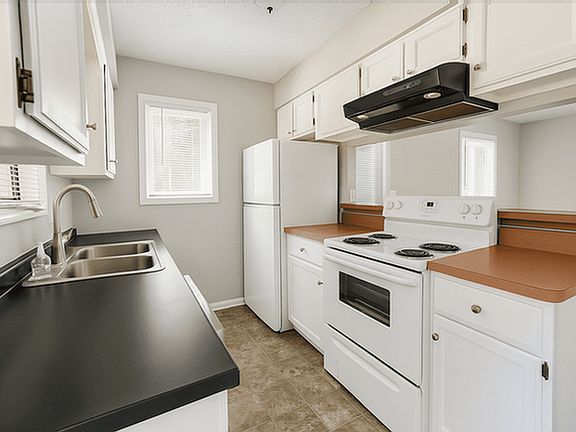 3rd image of 1823 Hoyt Ave