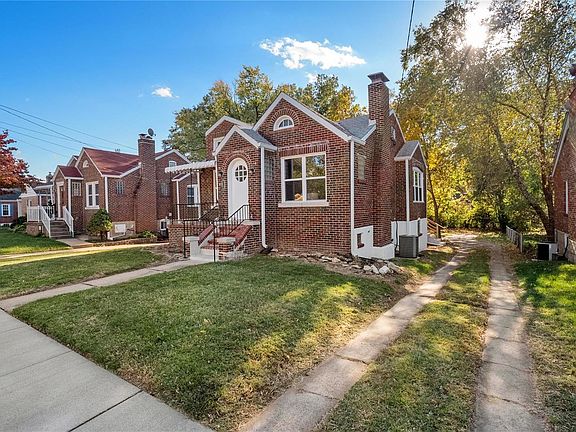 2nd image of 821 Sanders Pl