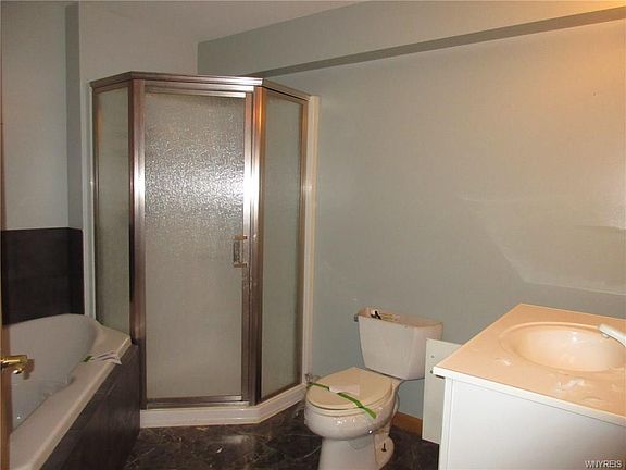 4th image of 1535 Como Park Blvd