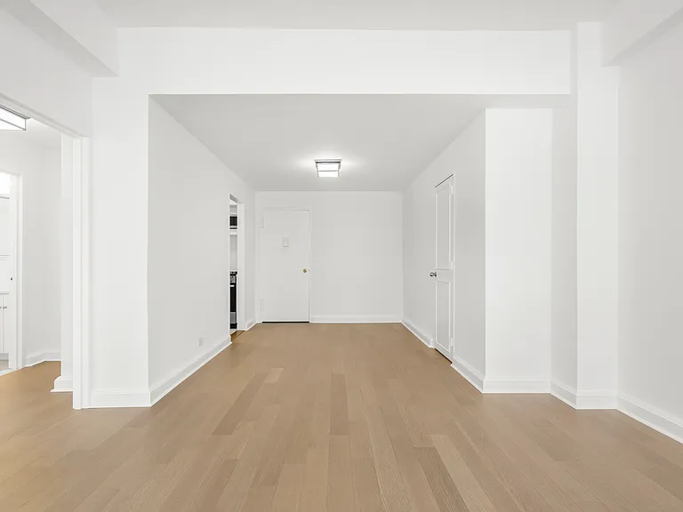 136 E 55th St #9-K — Photo 6