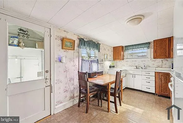 1642 Haines St — Photo 11