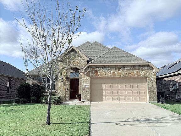 2nd image of 612 Redwood Dr