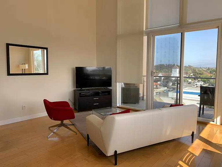 Suite #24 - Corner Room Premium Split-Level Loft