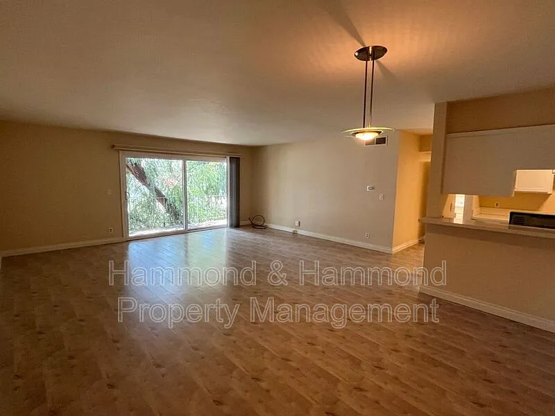 1 bed, 1.0 bath, 890 sqft, $2,195 — Photo 3