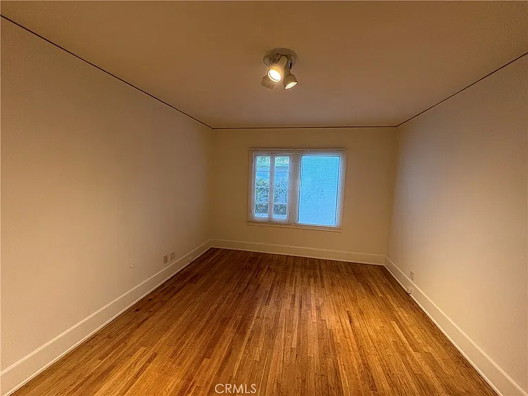 894 S Los Robles Ave — Photo 13