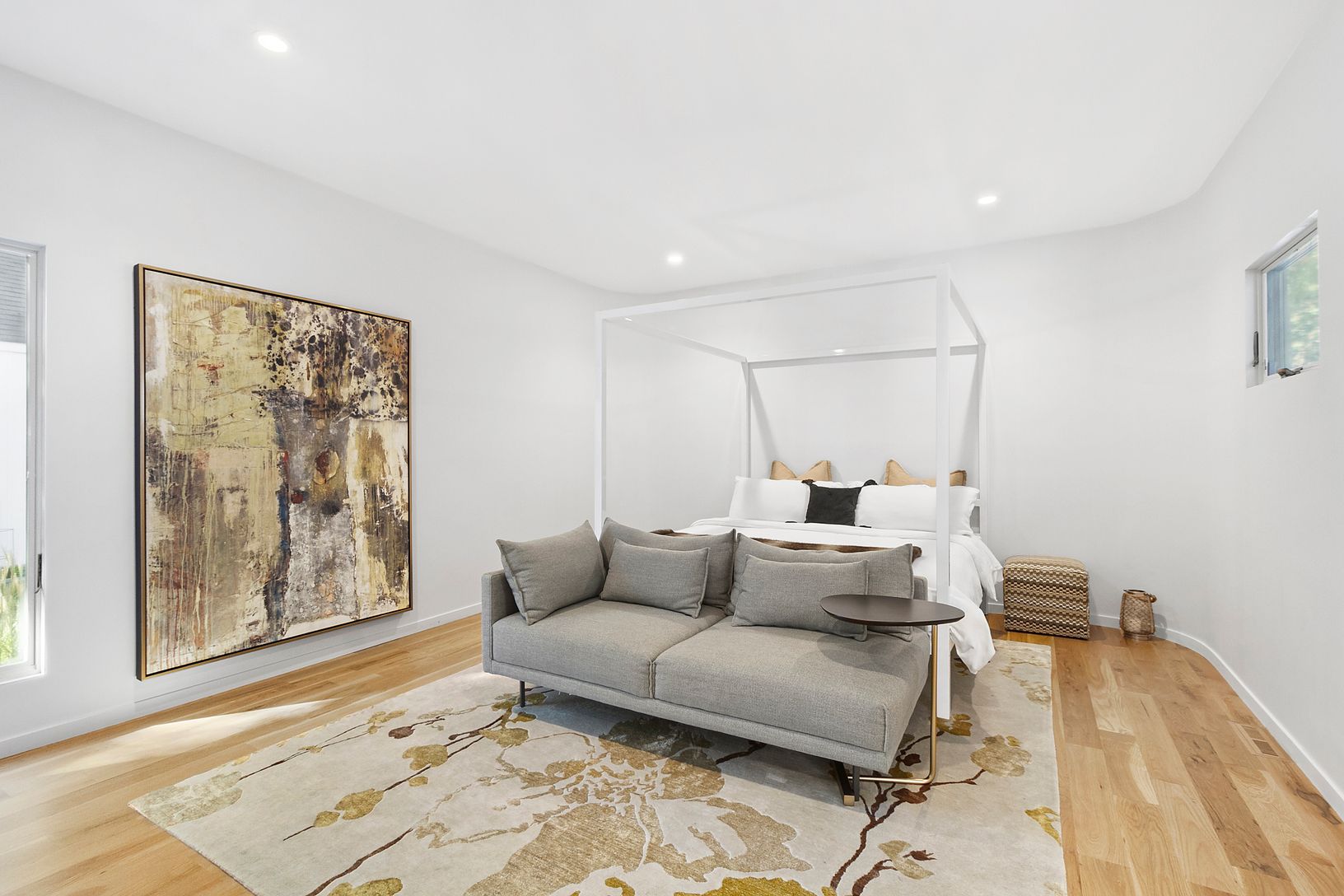 Lovely first floor primary en-suite bedroom