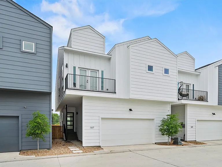 107 Tolima Dove St — Photo 3