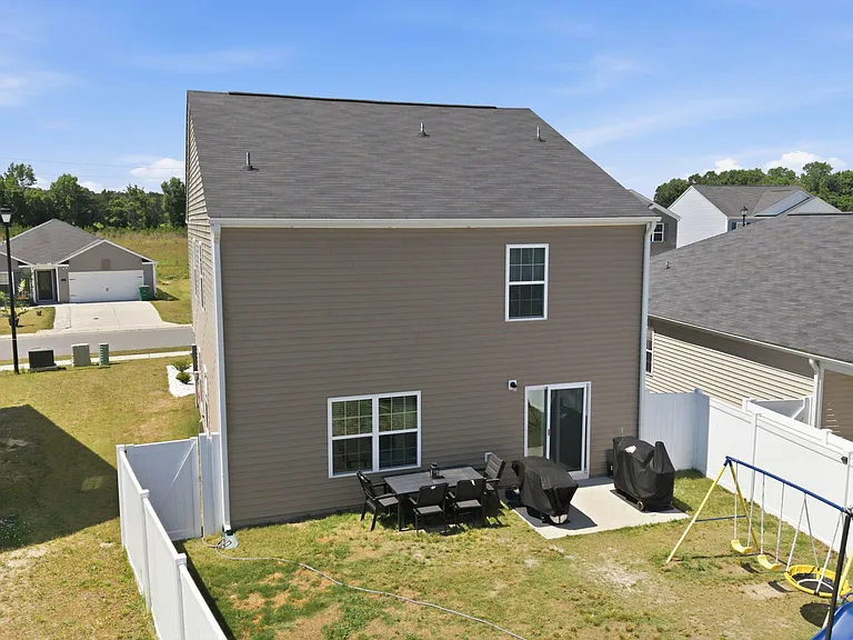 1160 Fowler — Photo 3
