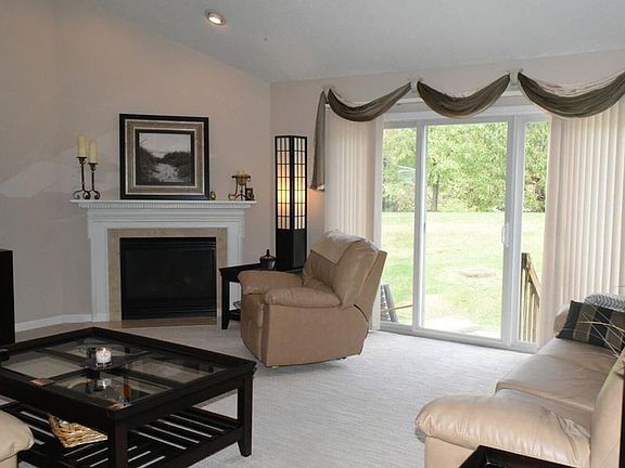 5th image of 1095 Villa Lago Dr