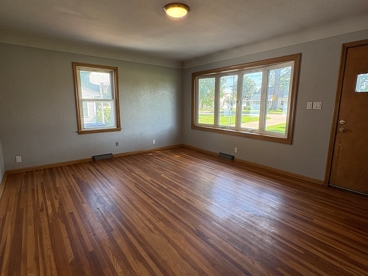 4 bed, 1.5 bath, 1564 sqft, $1,800 — Photo 3