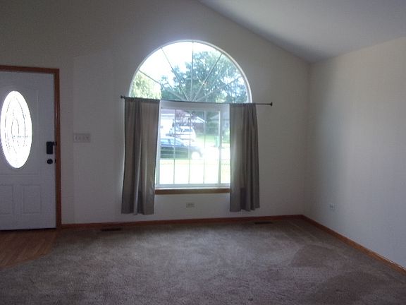 3rd image of 122 W Bodine Dr