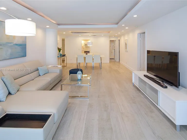 5005 Collins Ave #610 — Photo 6