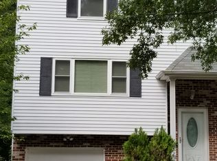 40 Dortmunder Dr, Manalapan, NJ
