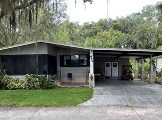 685 N Edgewater Dr, Plant City, FL 33565