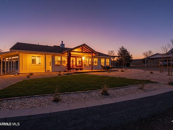 3rd image of 2480 W Sundial Rd