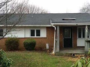 205 Kentucky Dr, Lower Burrell, PA