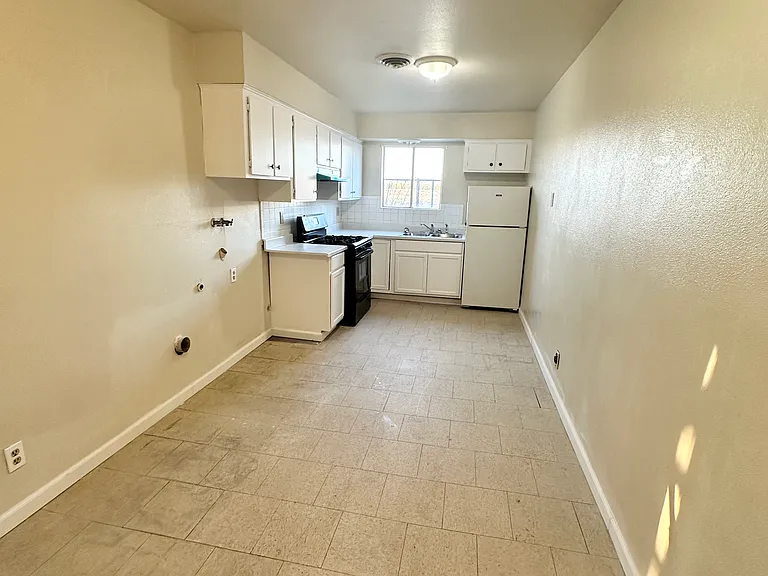 19 E Saginaw Way #102 — Photo 9