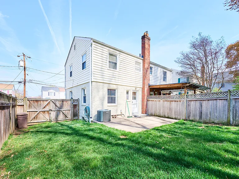 2319 Riverview Ter — Photo 17