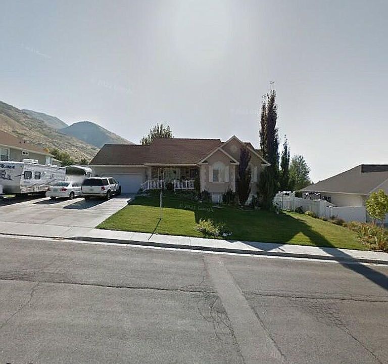 2nd image of 562 N Canyon View Dr