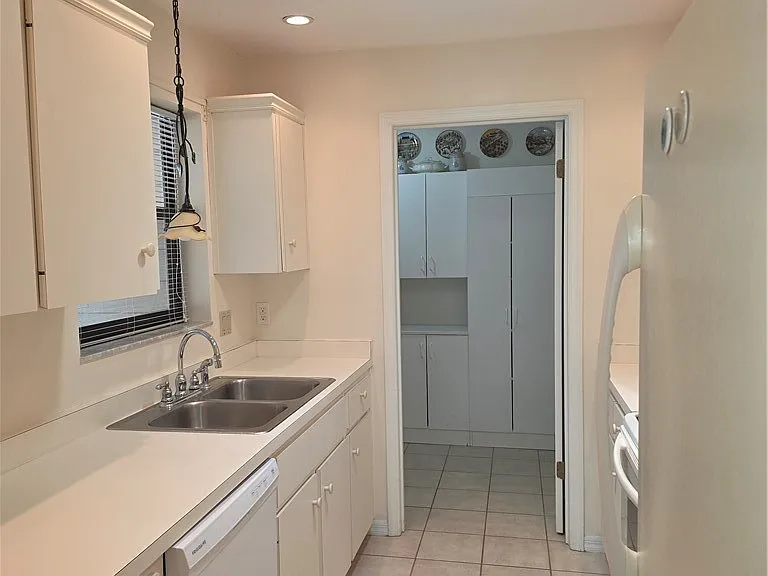 385 E Hartford St #5A — Photo 6