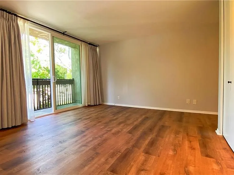 5901 Canterbury Dr #11 — Photo 6