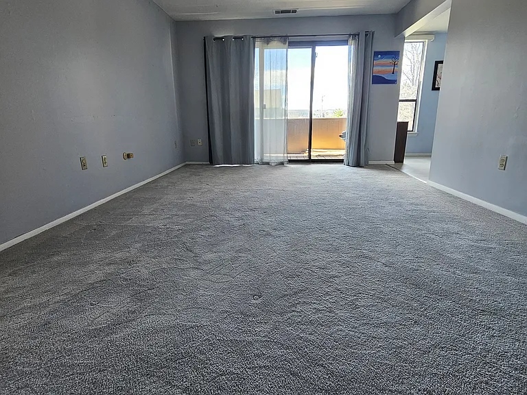 62 Shrewsbury Green Dr — Photo 5