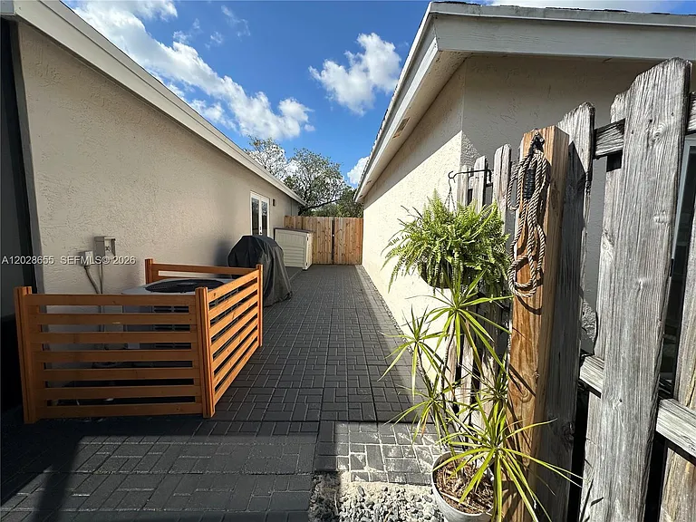 5733 NW 100th Ct — Photo 48