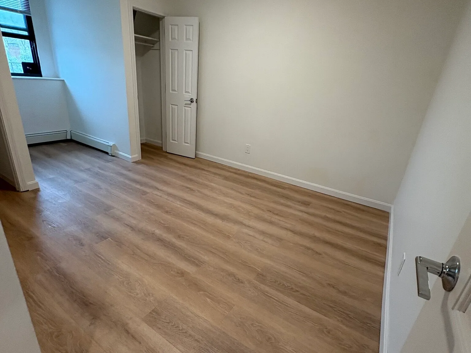 3 bed, 1000 sqft, $4,800 — Photo 3