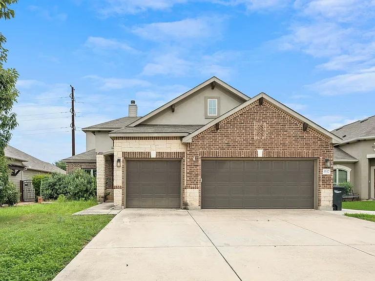 3537 Hurricane Trl — Photo 1