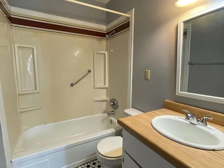 1119 Market St — Photo 13