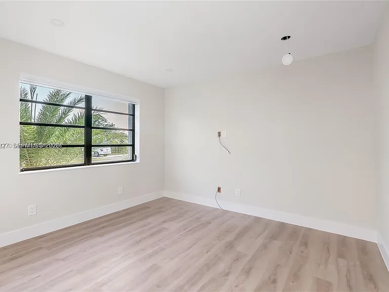 8421 SW 27th Ter — Photo 19