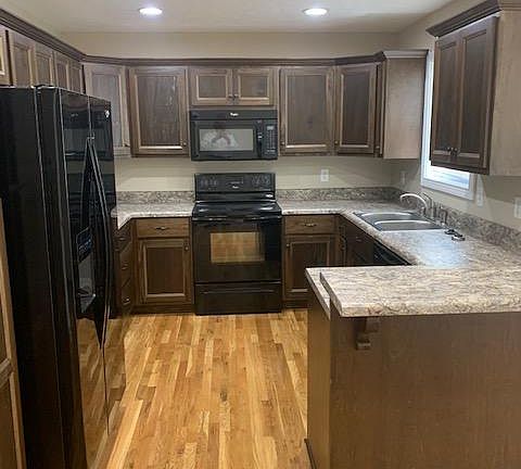 2nd image of 3638 Woodbridge Ln