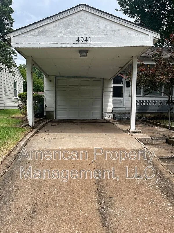 2 bed, 1.0 bath, 809 sqft, $1,299 — Photo 1