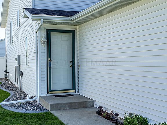 2nd image of 607 14th Ave E