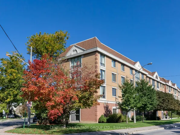 211 Randolph Rd #405, Toronto, ON M4G 4H1