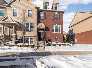 2641 Helmsdale, Rochester, MI 48307