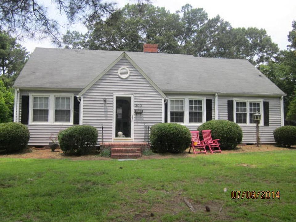 Front view / corner lot