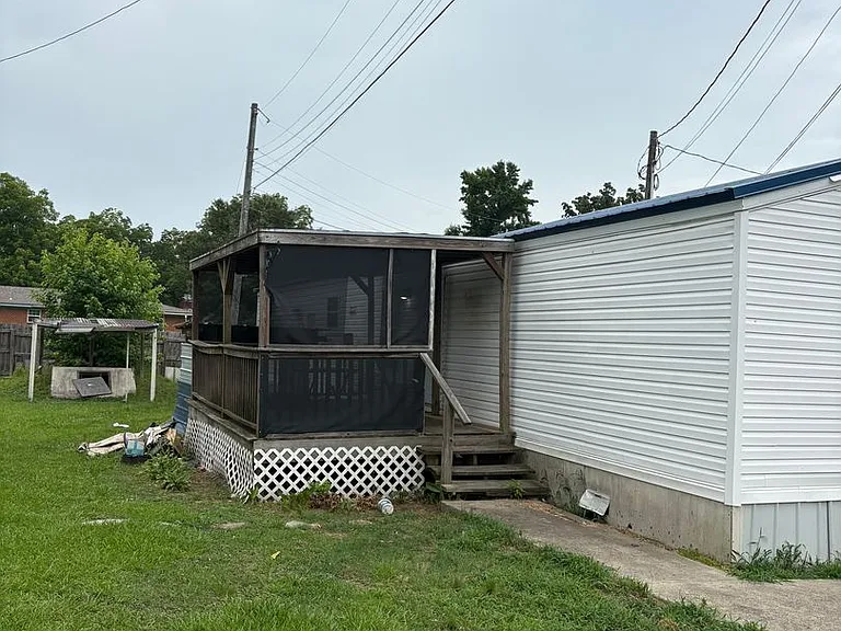 300 Hickory St — Photo 13