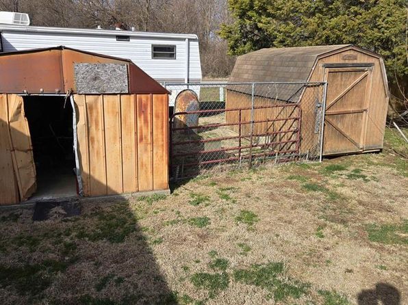 1894 Meadows Rd, Morganfield, KY 42437
