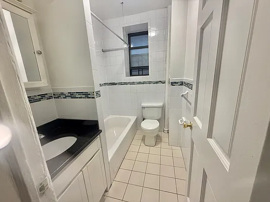 Bathroom, photo 1