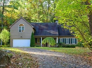 5 Dugway Rd, Stockbridge, MA 01262