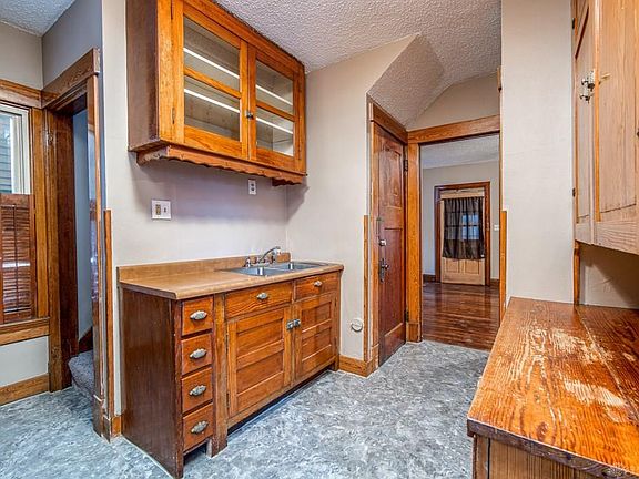 5th image of 228 Rockwood Ave