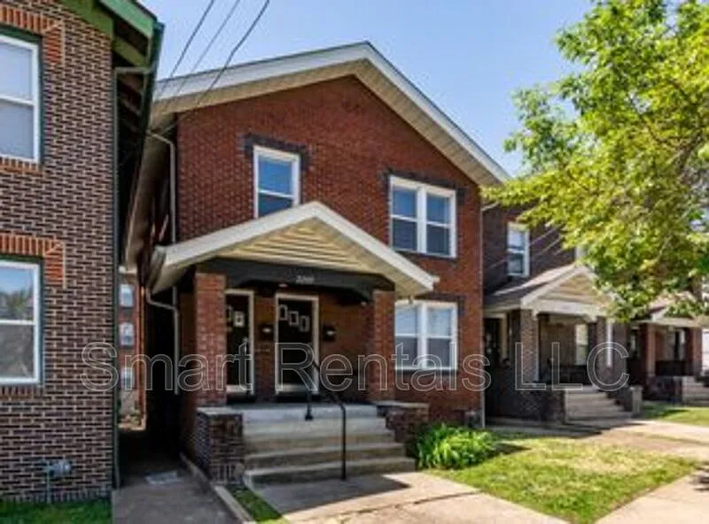 1 bed, 1.0 bath, 1100 sqft, $999 — Photo 2