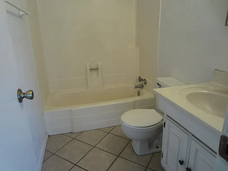 224 Mescalero Rd NW #B — Photo 4