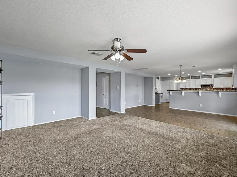 214 Briarwood Dr — Photo 6